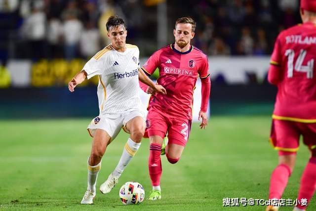 欧冠-吉鲁破门+失点 AC米兰总比分2-1那不勒斯